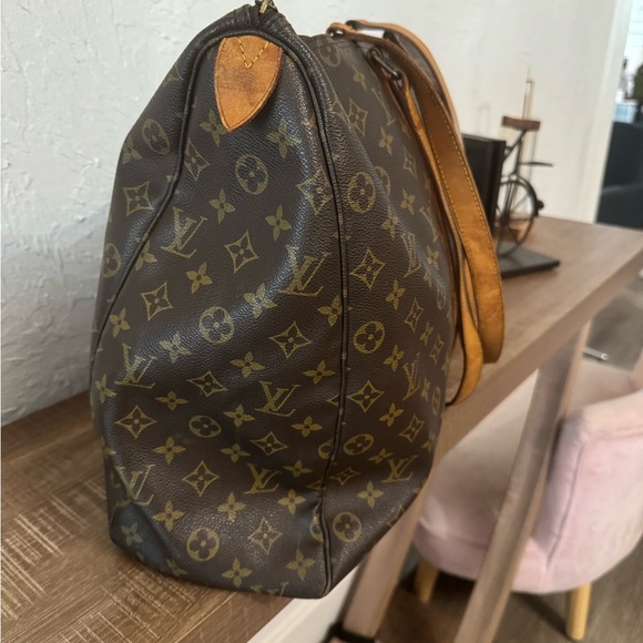 LOUIS VUITTON Flannery Travel Luggage 50 - Picture 4 of 10